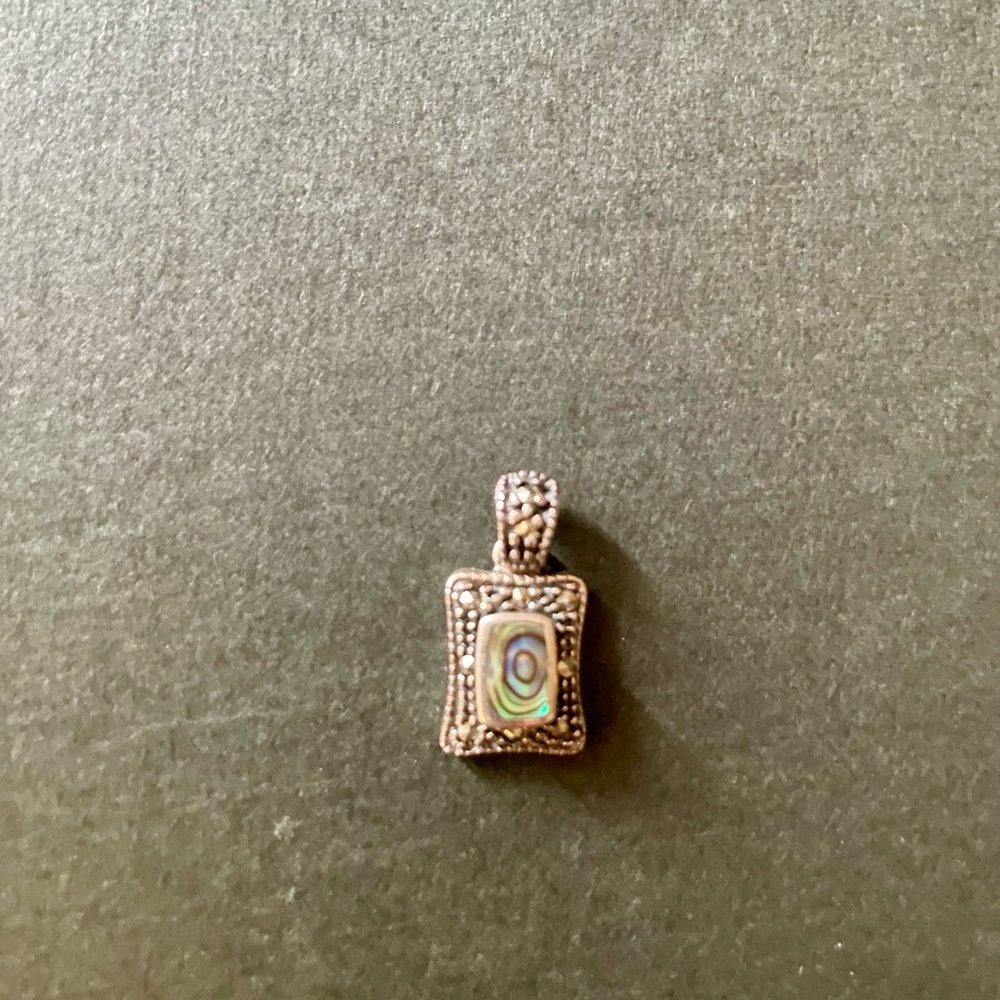Elegant Silver 925 Pendant with Abalone Inlay